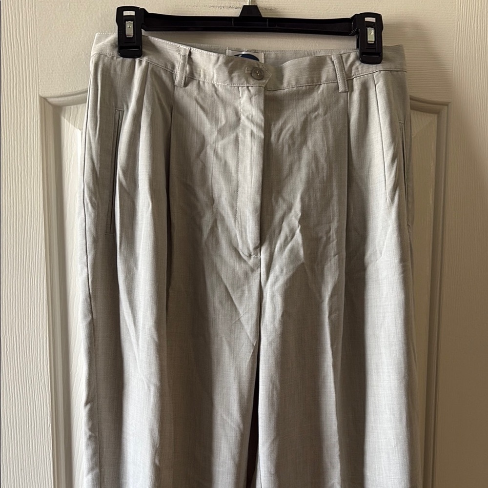 Haley NWT Women’s 100% Polyester Microfiber gray golf pants size 8